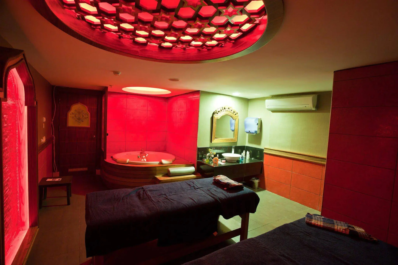 Adella Side Hotel