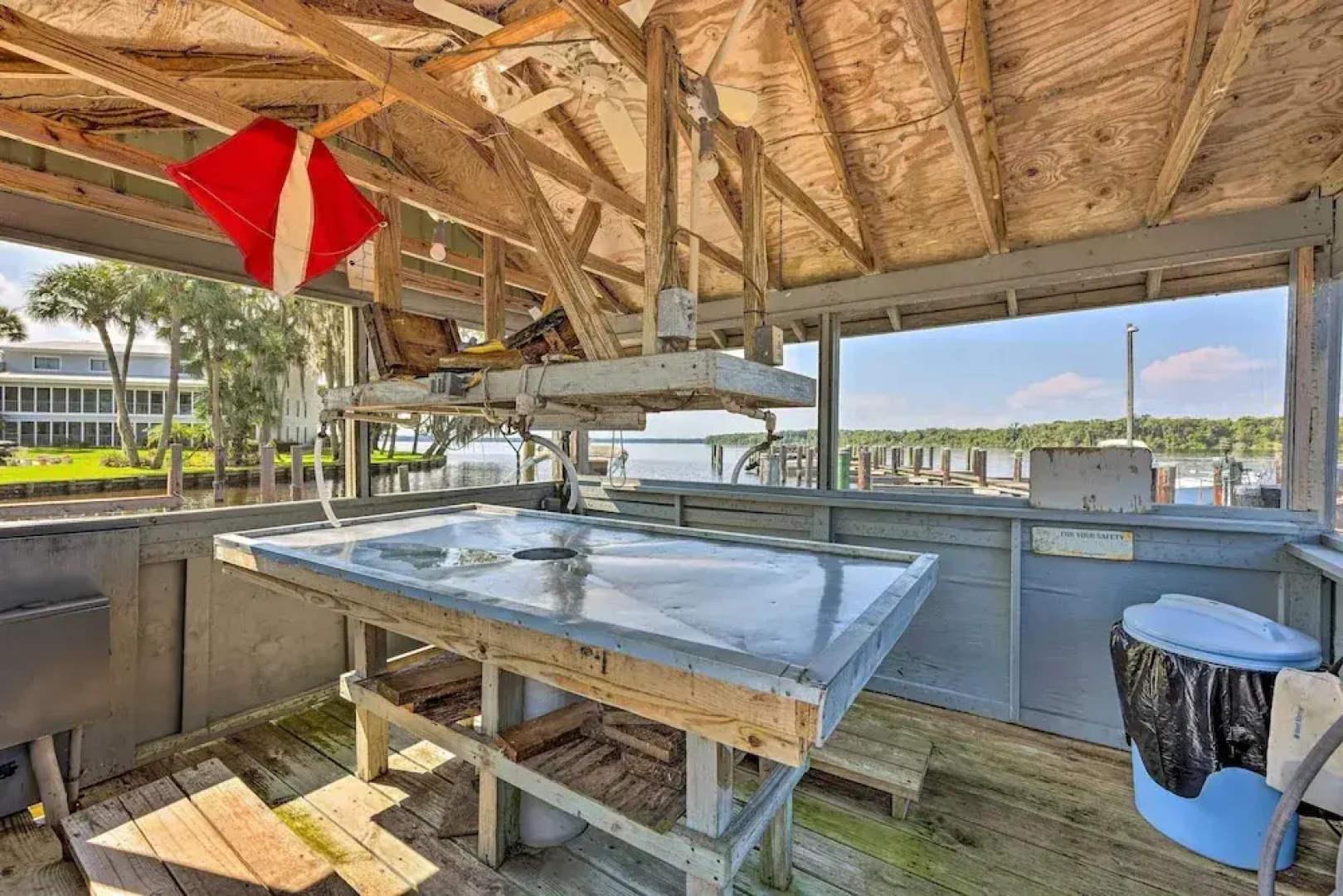 Pool Access & Lanai: Riverfront Welaka Condo!