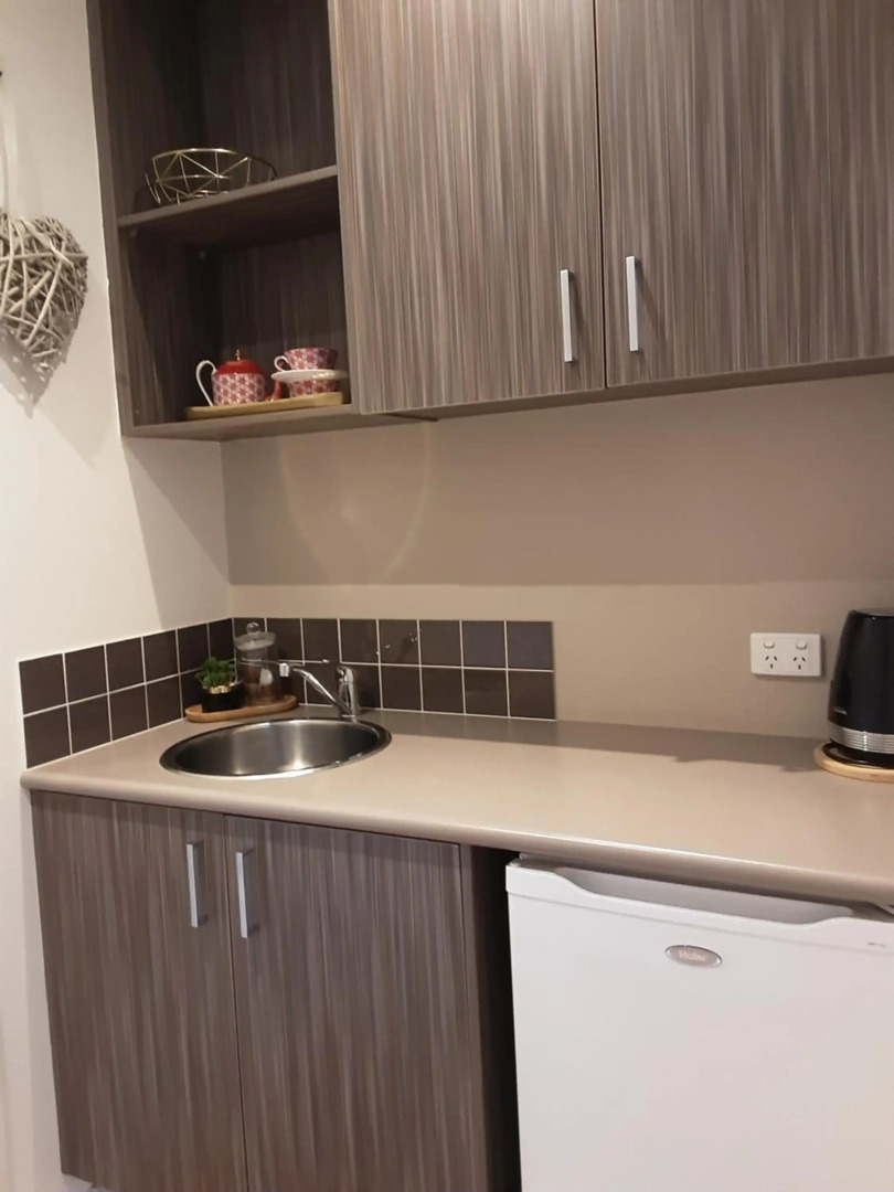 Adelphi Apartment 2- Poolside or Apartment 2A- King Studio