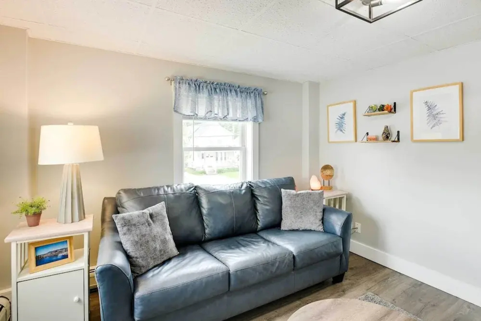 Chic & Central Apartment ~ 6 Mi to Sebec Lake!