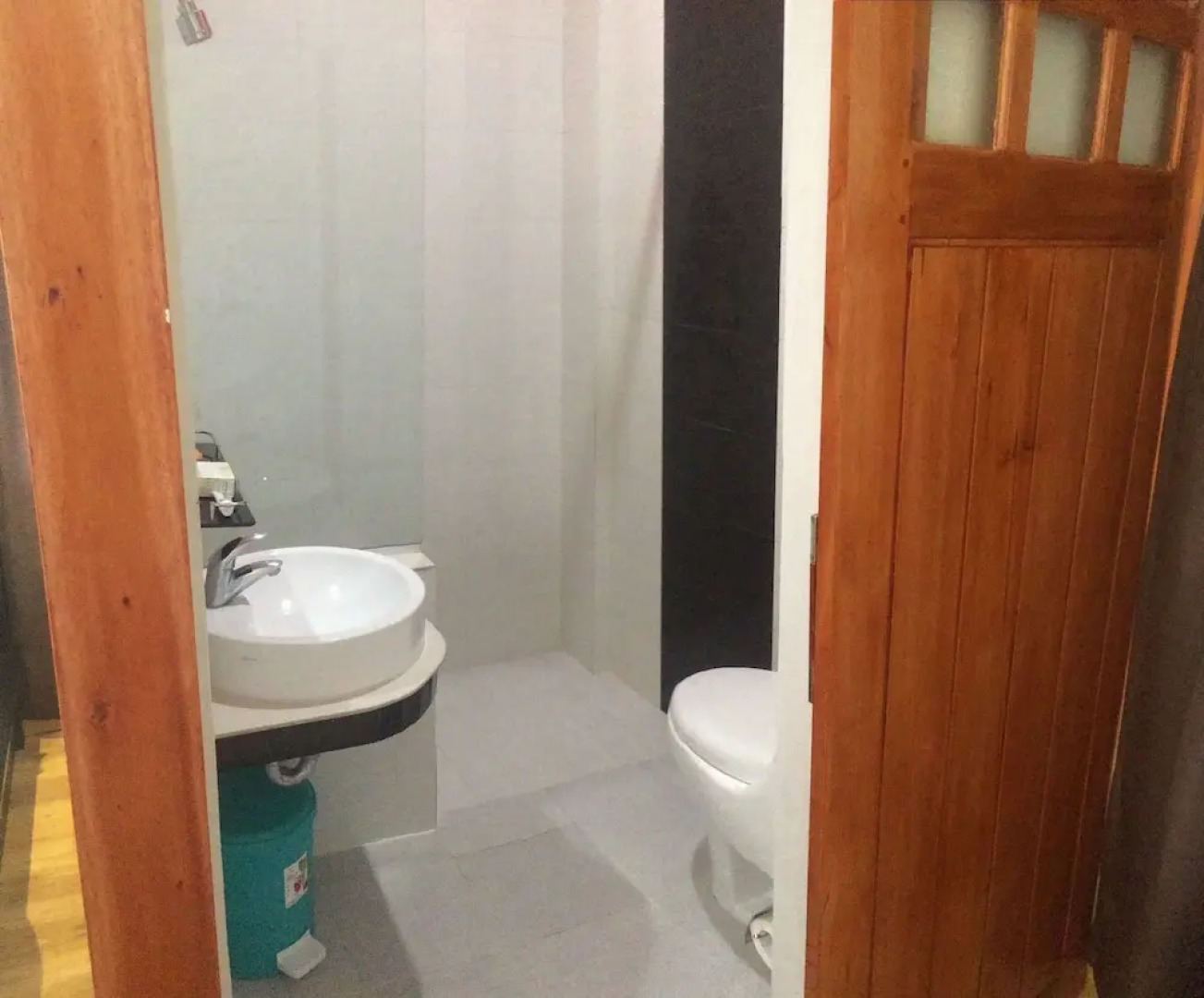 Oseda Nias Surf House