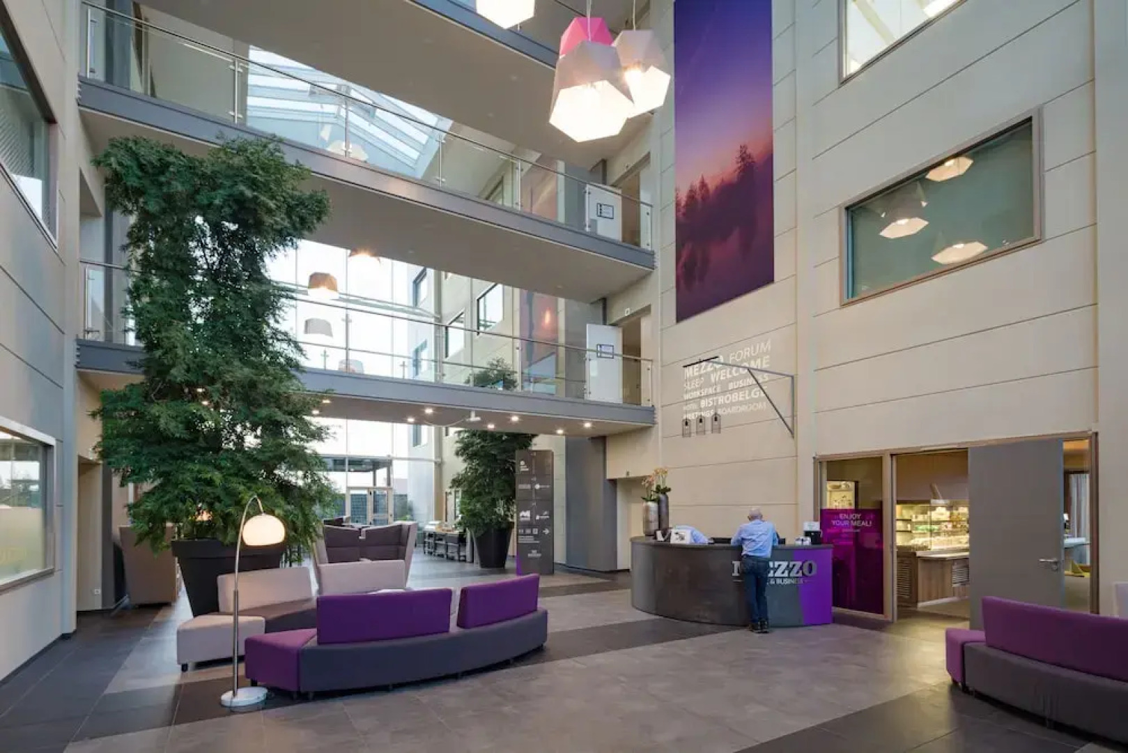 Mezzo Hotel & Business