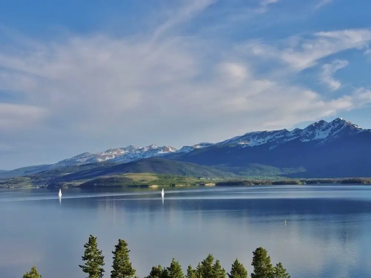 Lakefront Dillon Condo w/ Pool Access: Near Skiing