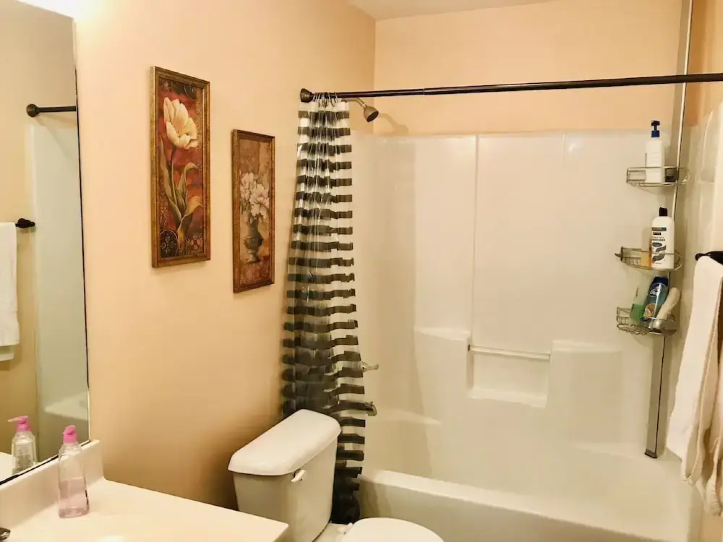 Spacious 3 BR Ranch House W Patio Yard in a Quiet Suburb