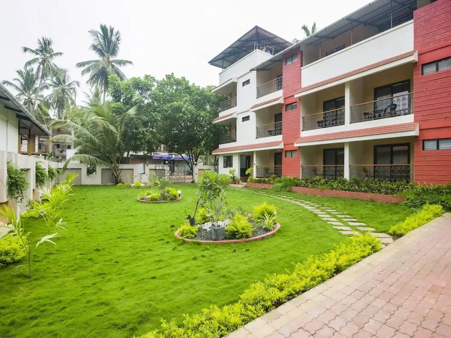 OYO 15553 Evergreen Holiday Home