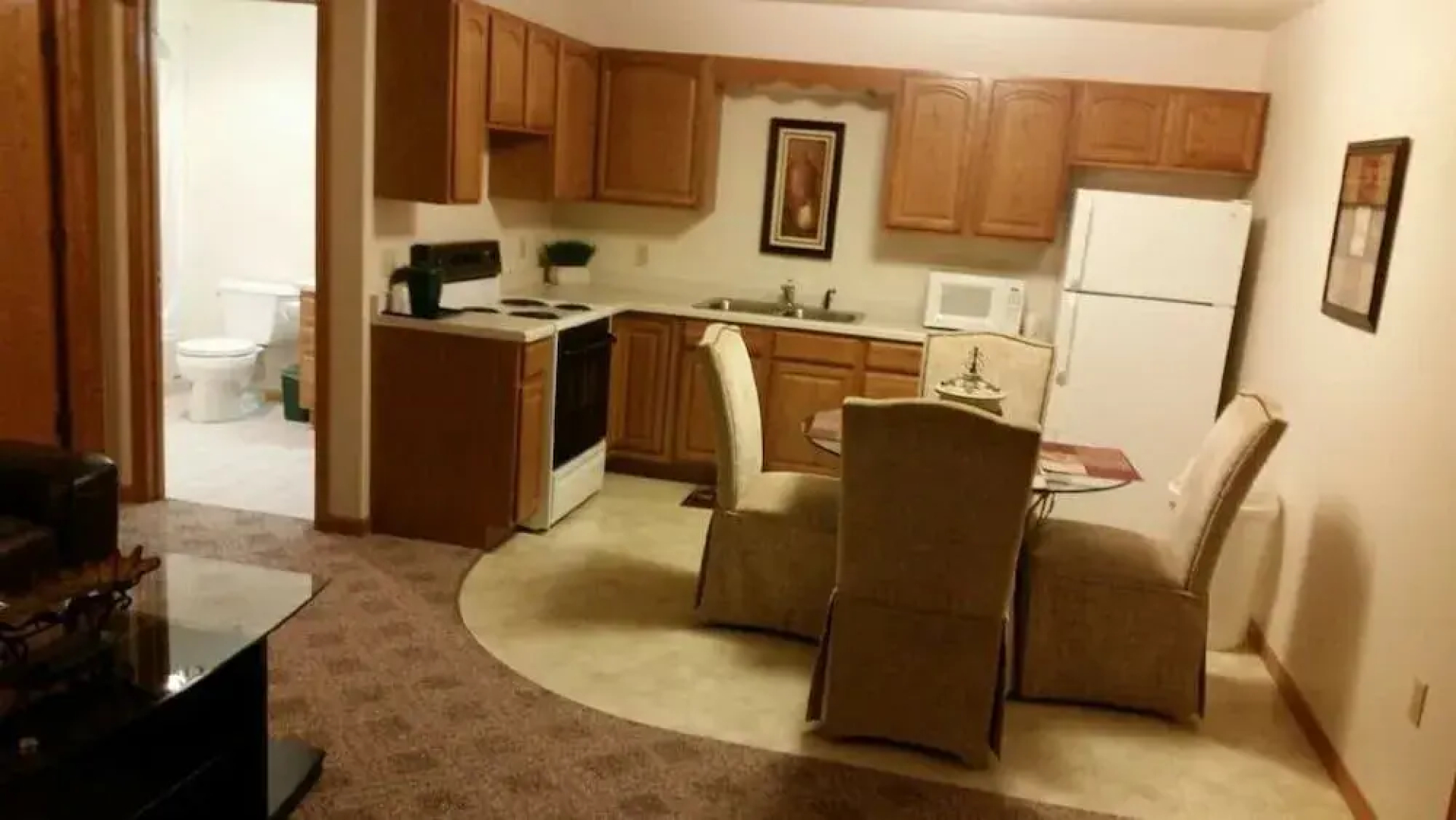 Budget Host Inn & Suites