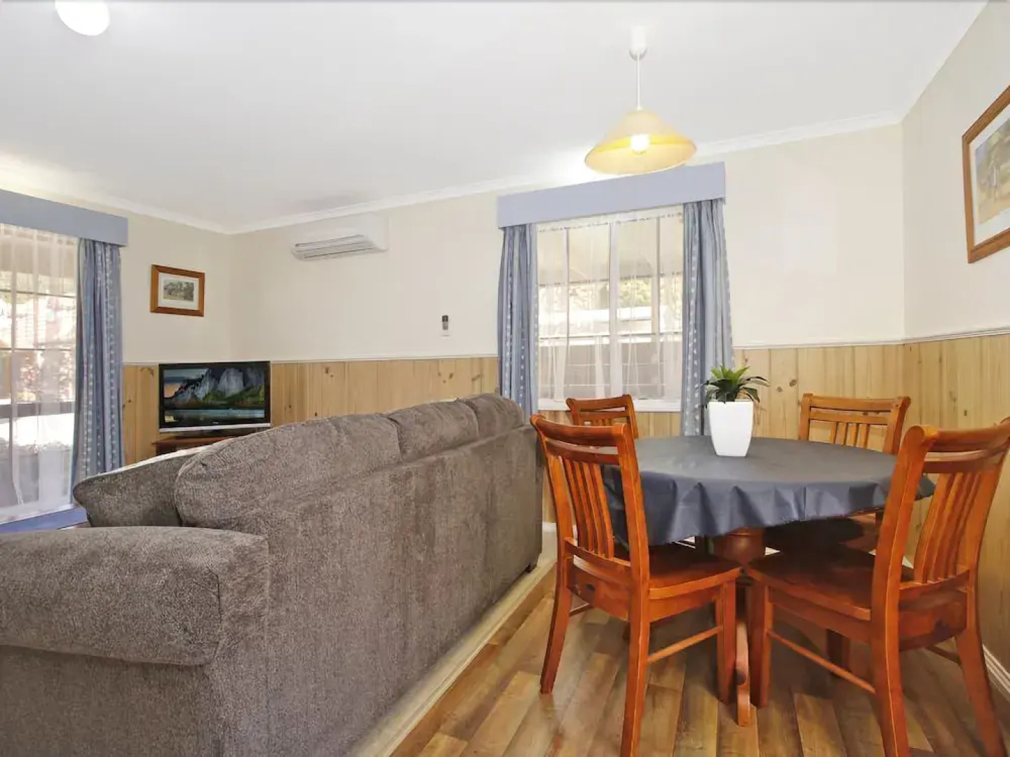 Cedar Cottage - Tudor Village