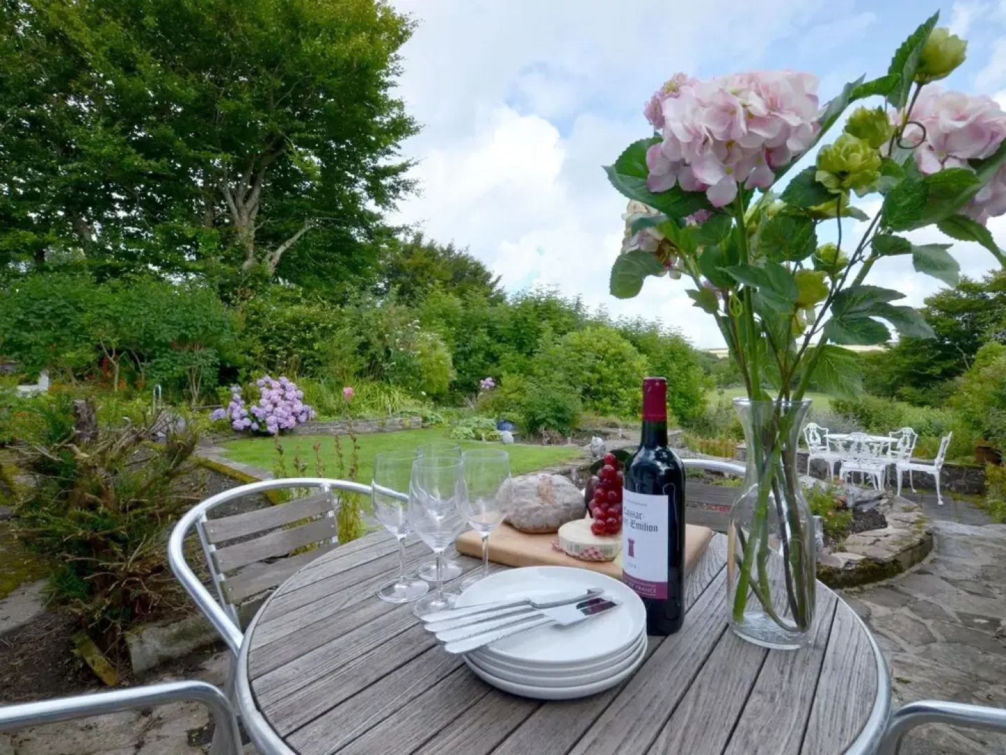 Spacious Holiday Home in Ilkerton With Garden