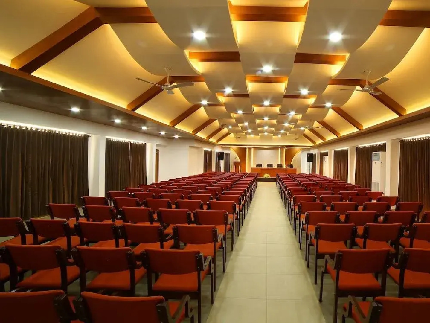 Kgees- HillTown Hotel