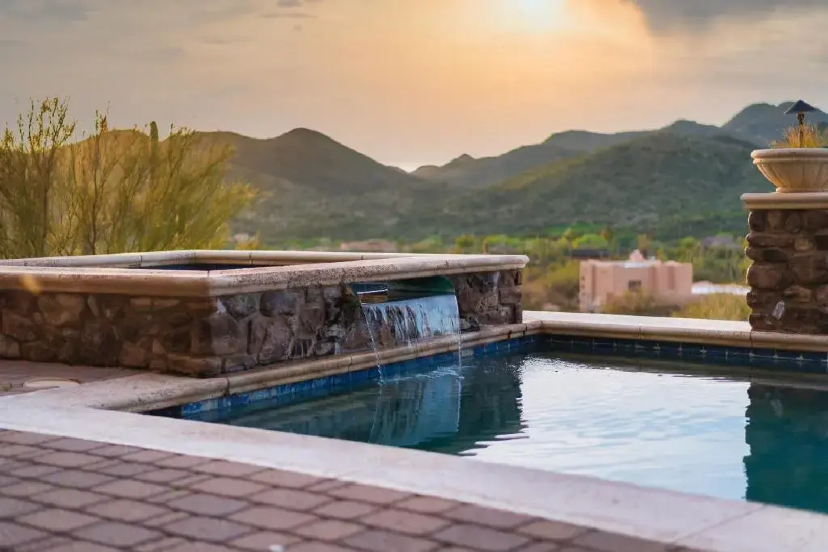 Sunbeam by Avantstay Elegant, Private Desert Home w/ Infinity Pool, Spa & View