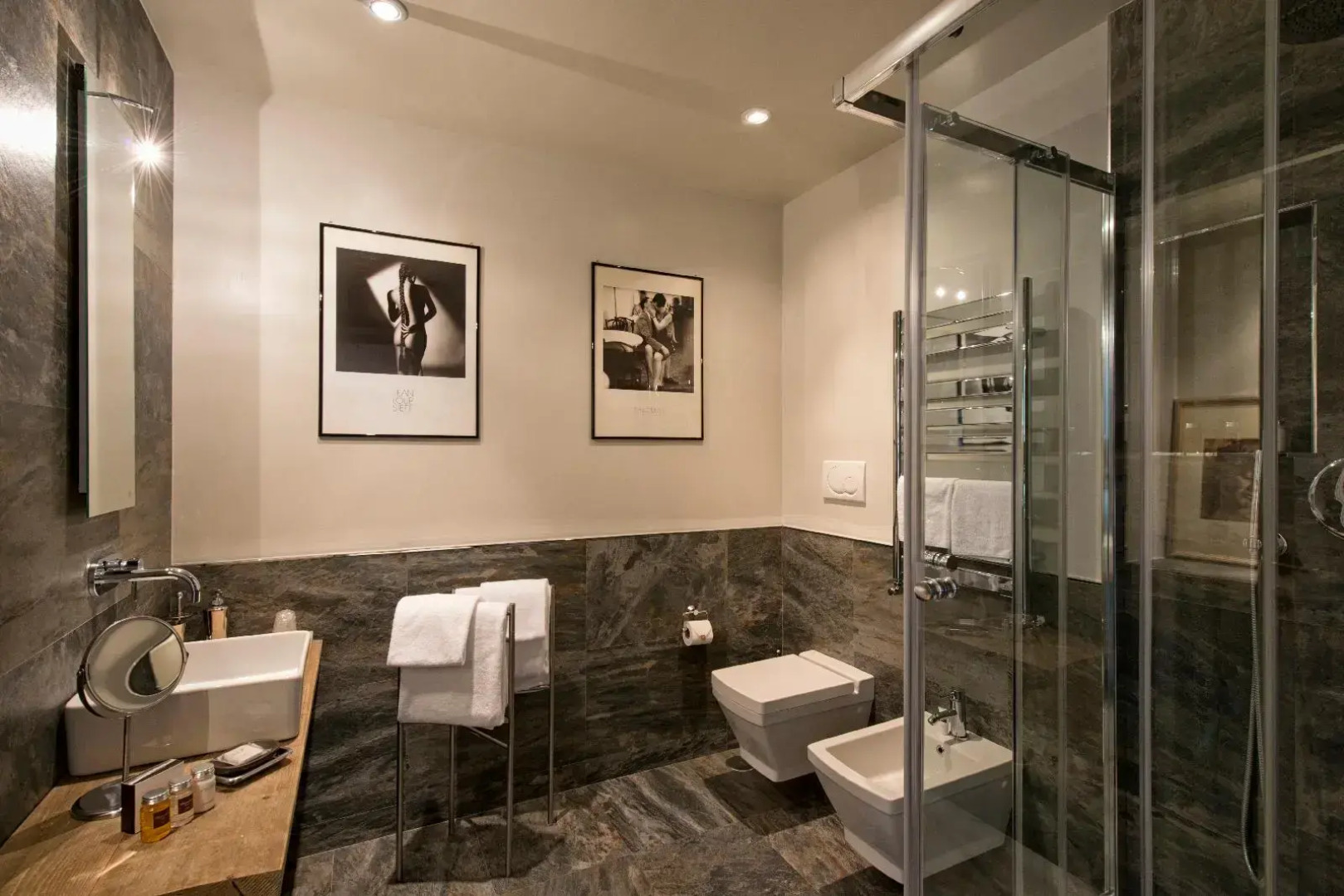 Отель The Independent Suites