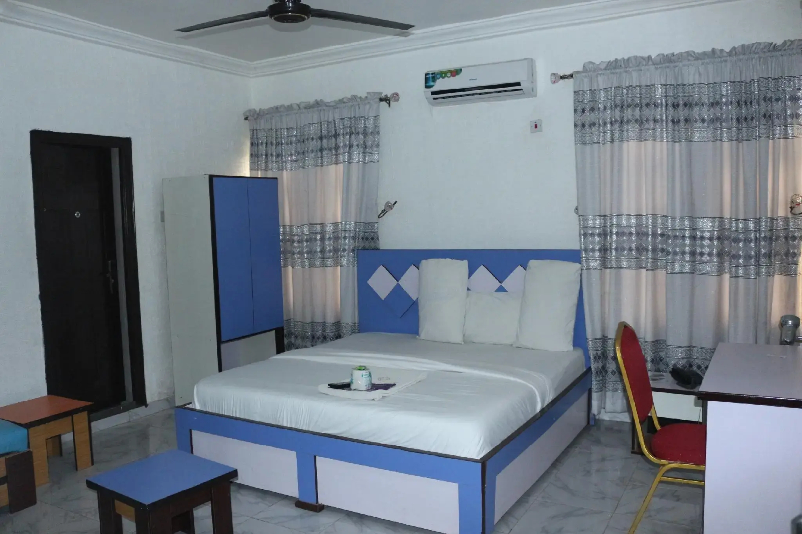 Grand Decent Hotel and Suites