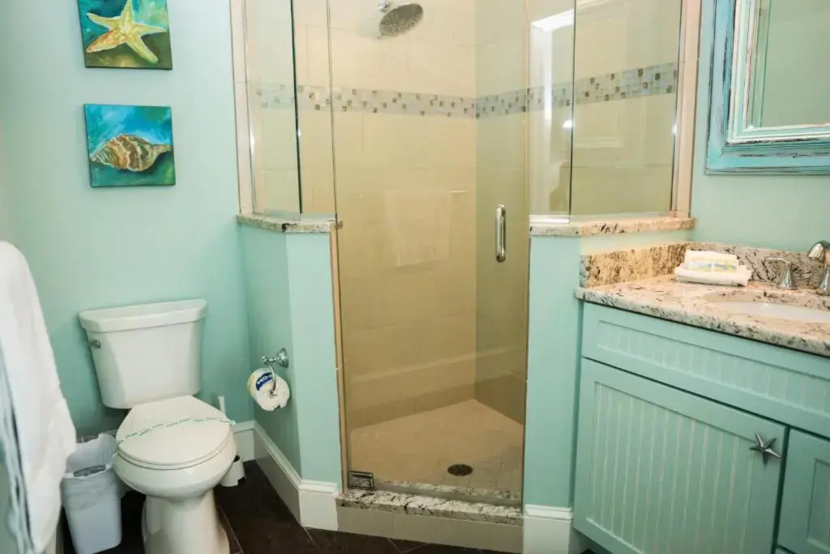 4 Bed 3 Bath BUNGALOW Heated Pool and Spa Bikes Kayaks free WiFi