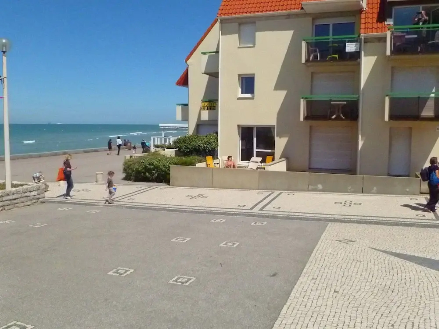 A Pleasant Little Studio Apartment With a Terrace, 30 Metres From the Beach