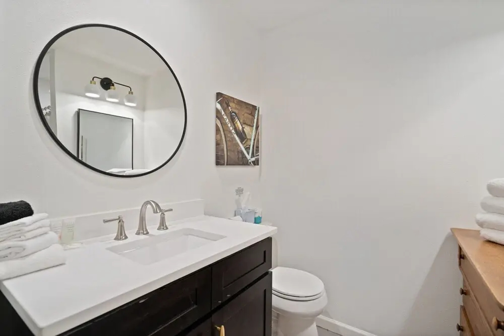 Luxury Home With Firepit Just 1mi to Arrowhead Vineyard