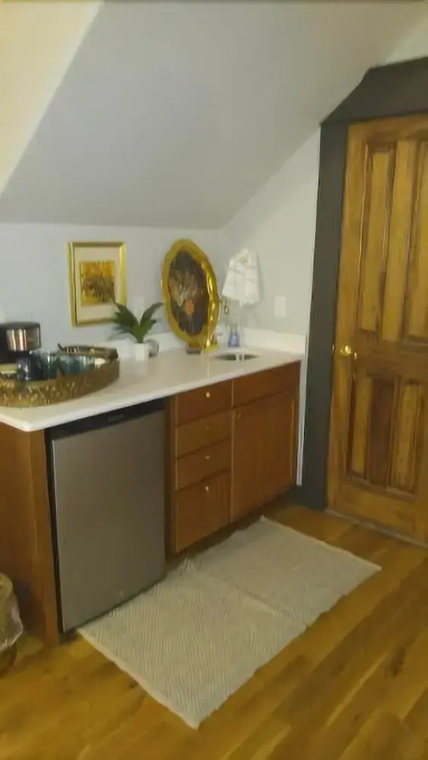 The Rusted Poppy Inn