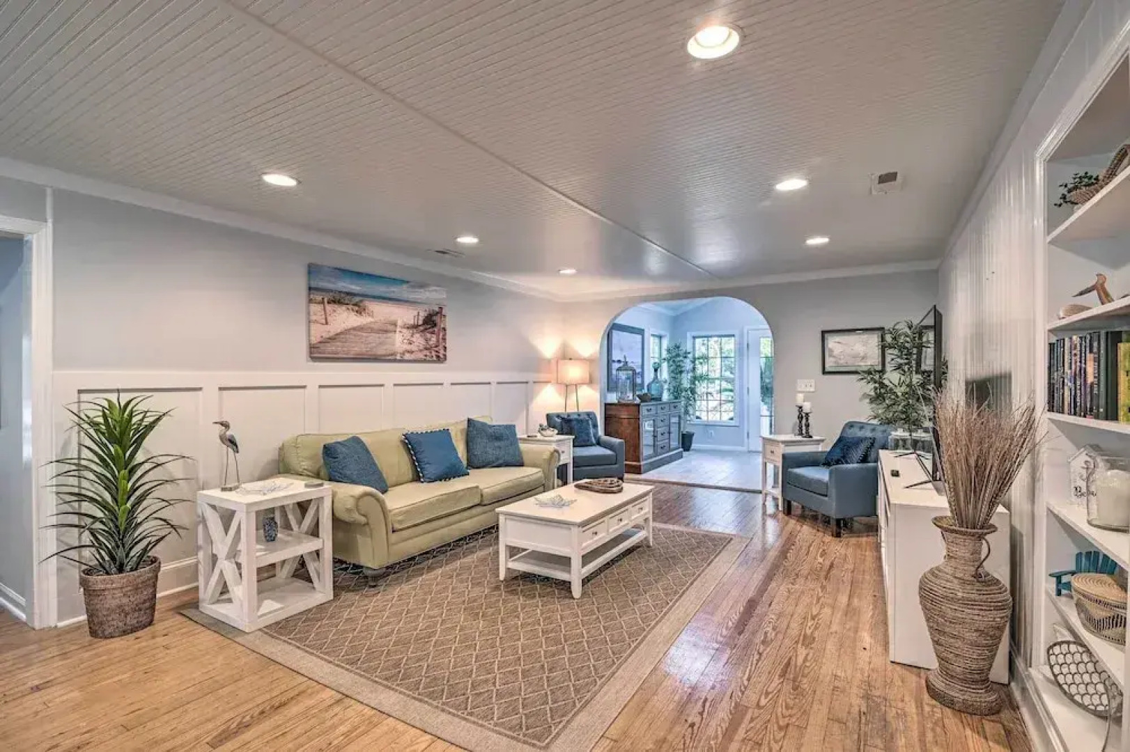 Bright & Sunny Home ~ 14 Mi to Myrtle Beach!