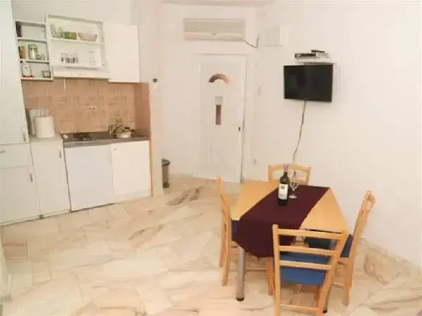 Studio Apartments Emotha