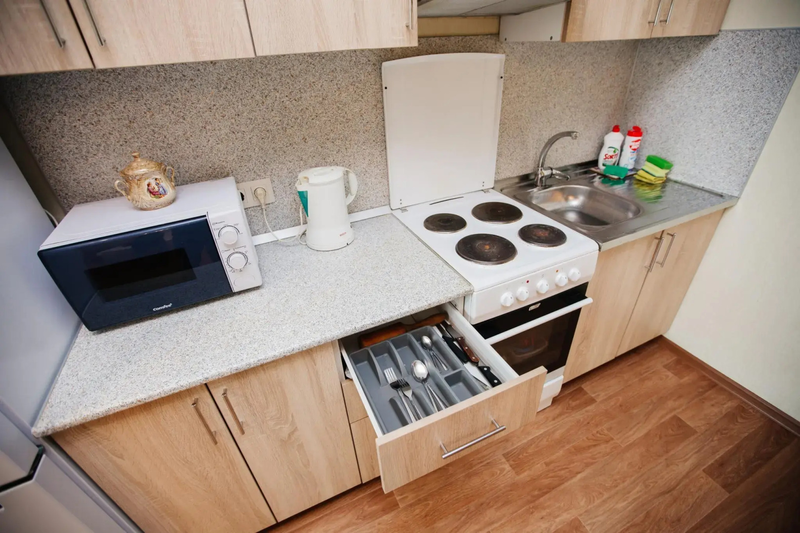 ЖивиТУТ на проспекте Комсомольский 80Е