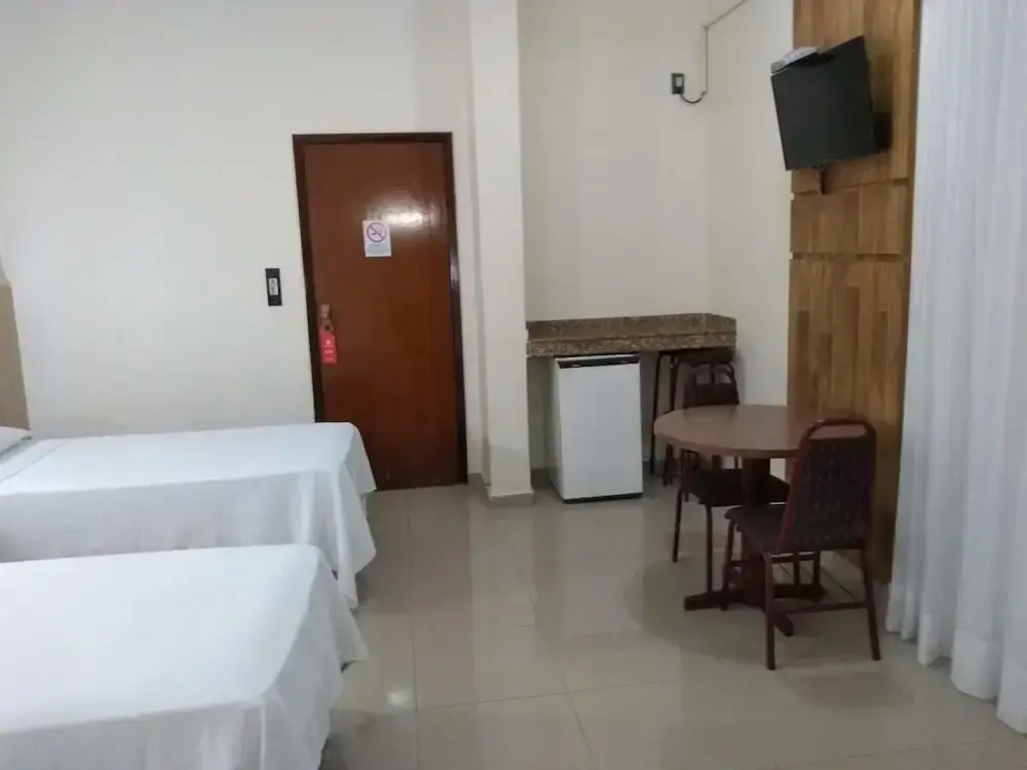 Victoria Plaza Hotel