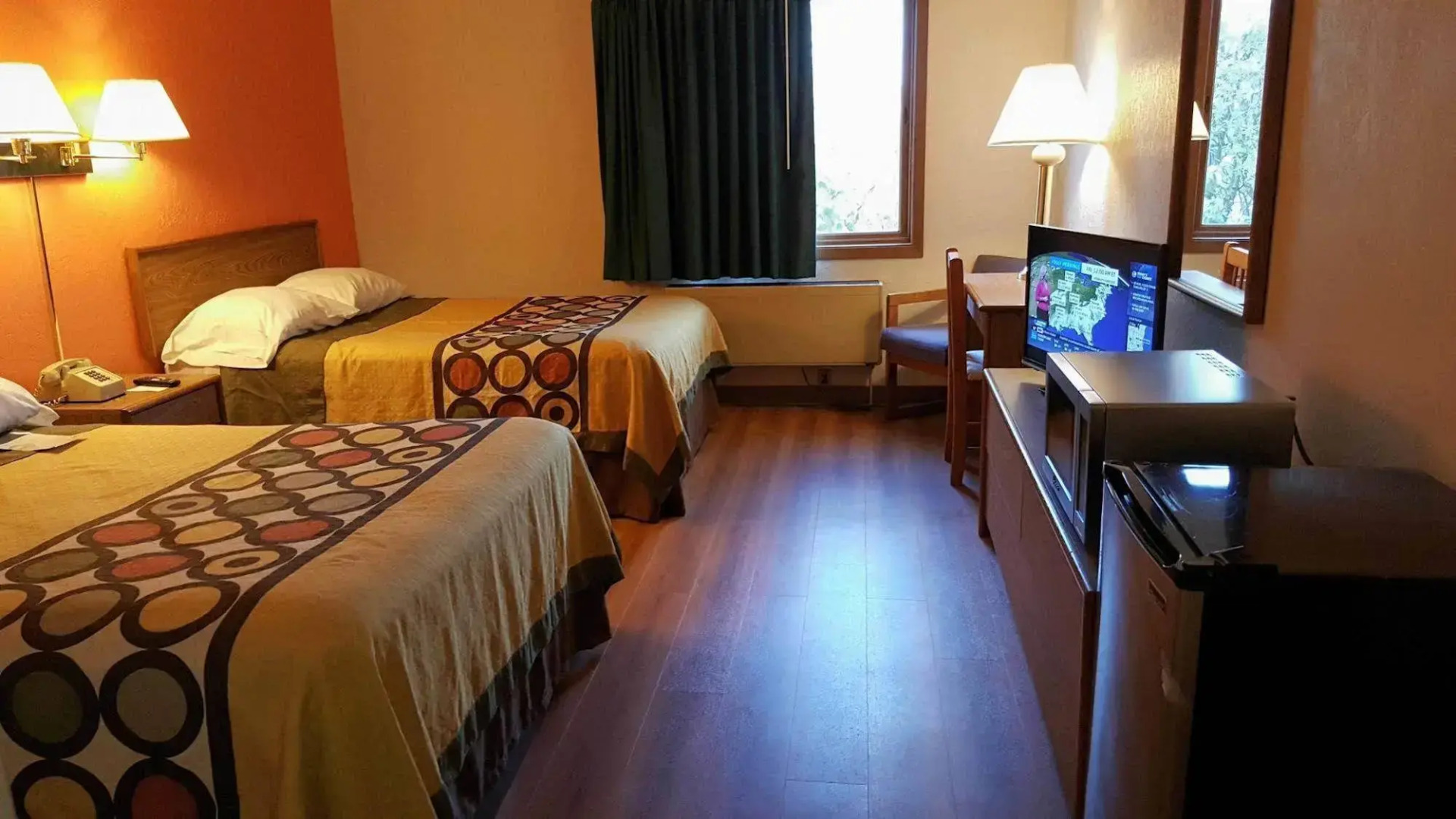 Motel 6 Saukville, WI