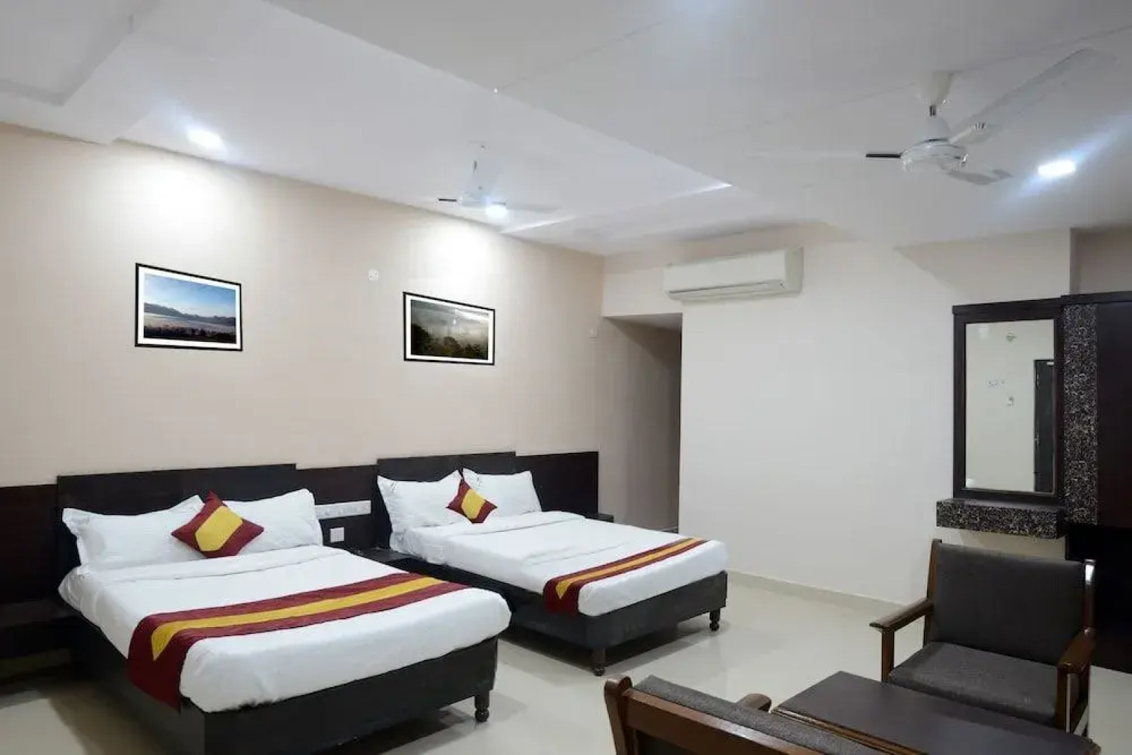 Hotel Dwaraka Inn
