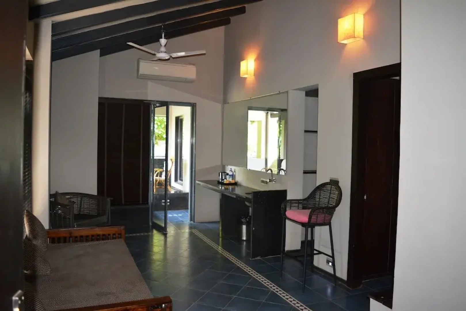 16 Degrees North, Candolim