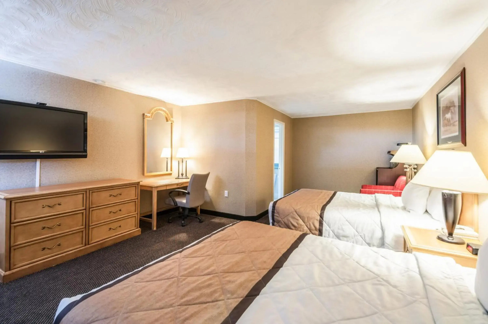 Rodeway Inn & Suites - Charles Town, WV