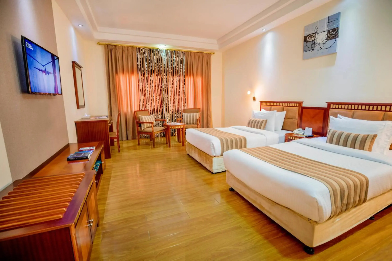 Отель Hamdan Plaza