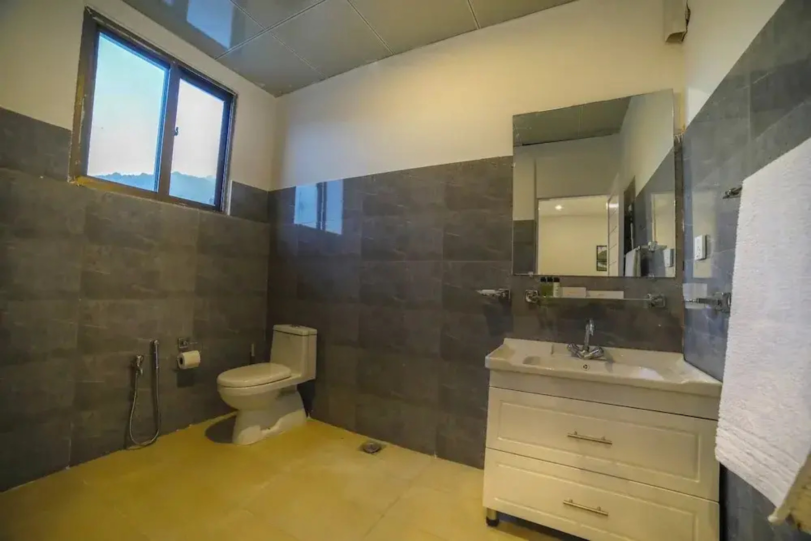 Roomph Premium Al Noor Airport Road