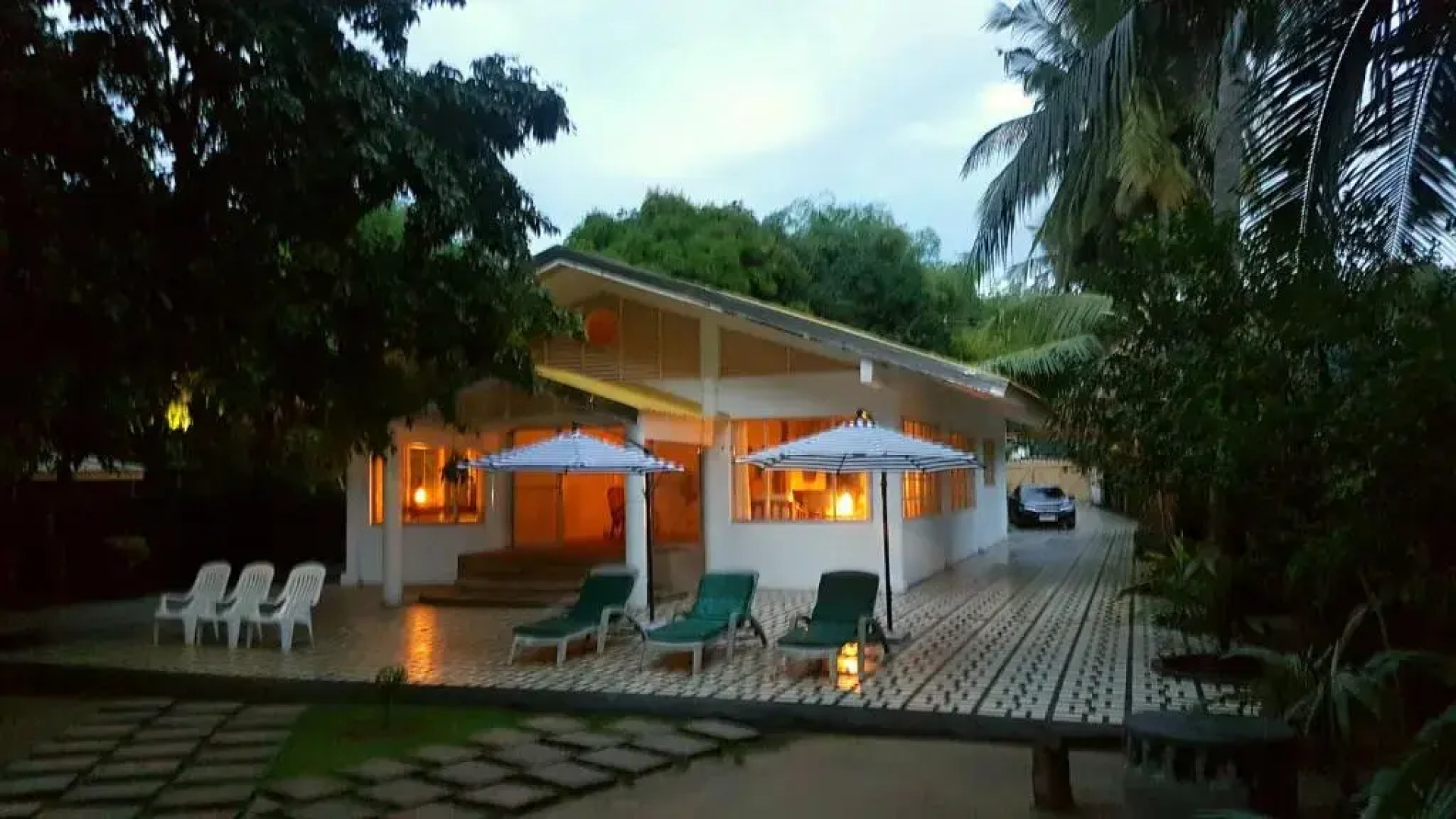 White House, Batangas