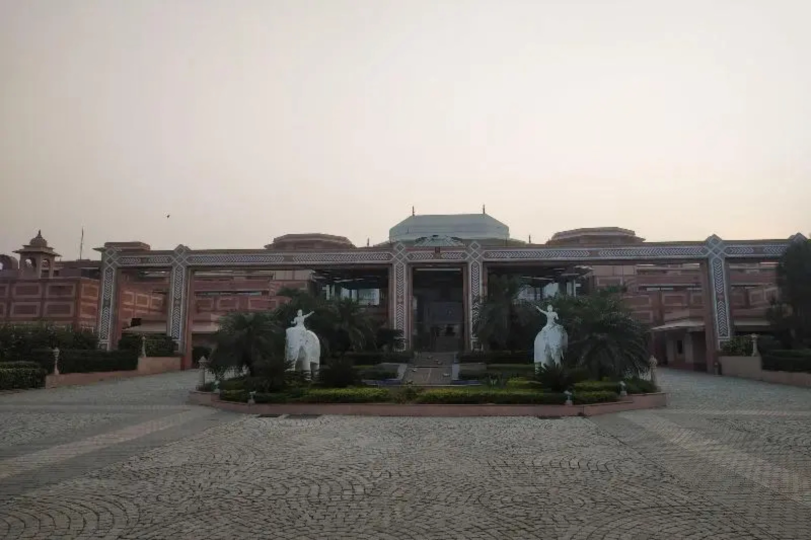 Orient Taj Hotel &Resort