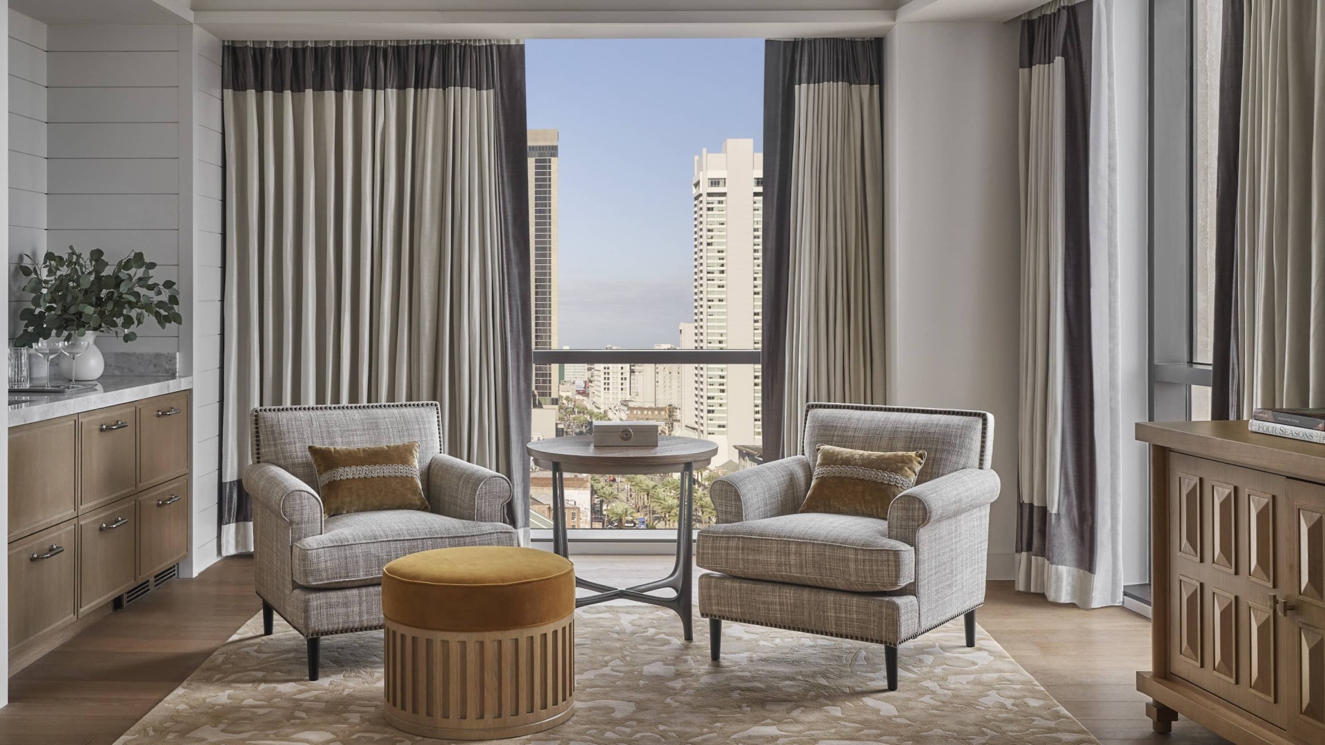 Отель Four Seasons New Orleans