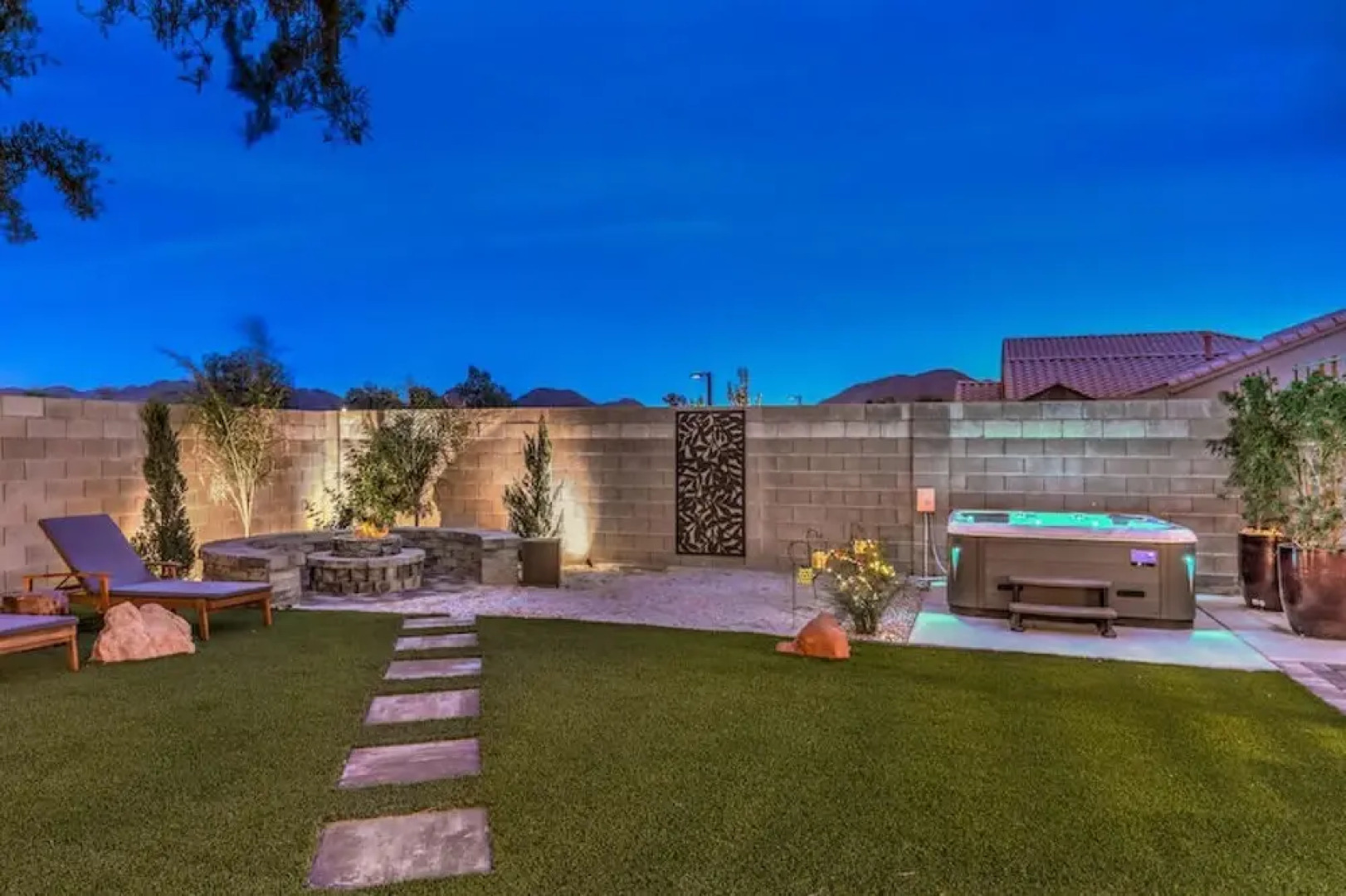 ZEN Retreat Jacuzzi Fire Pit BBQ Hammocks Patio Yoga Room Parking