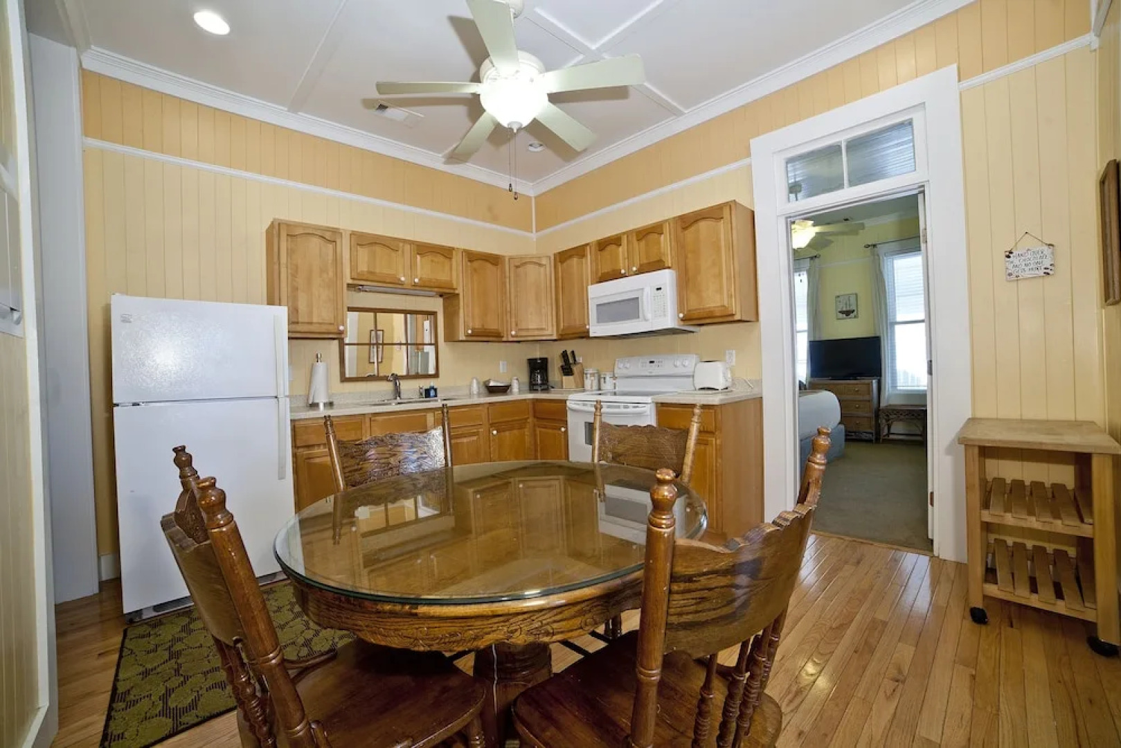 Georgianne Inn & Suites