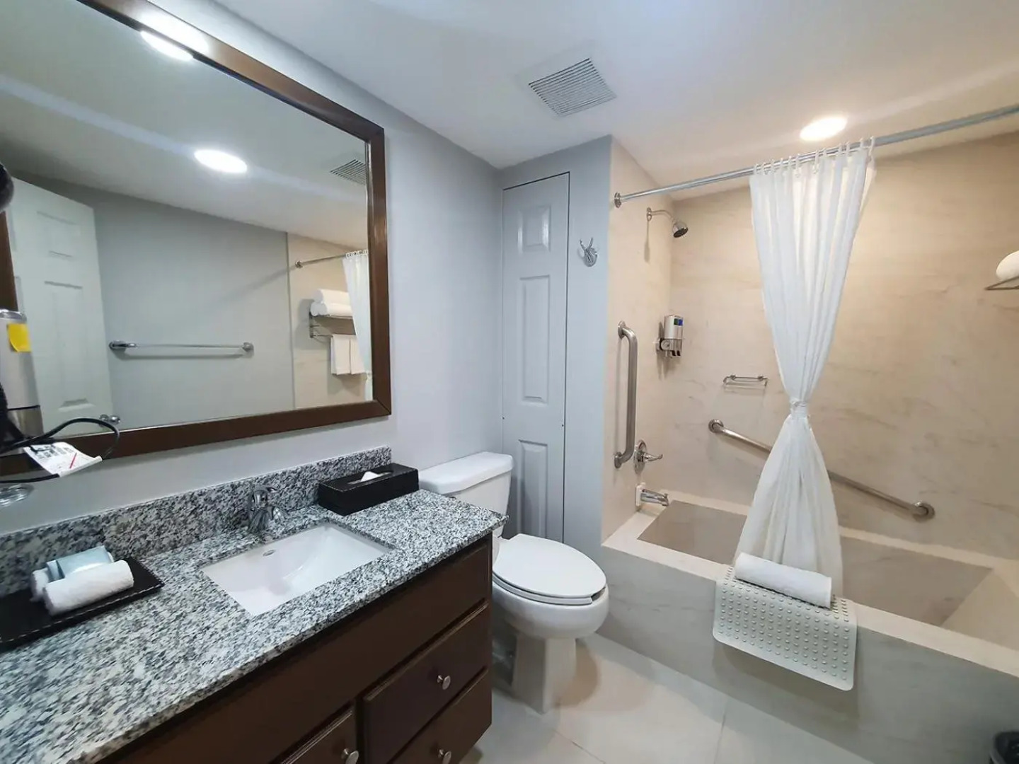 Paradise Village Beach Resort and Spa