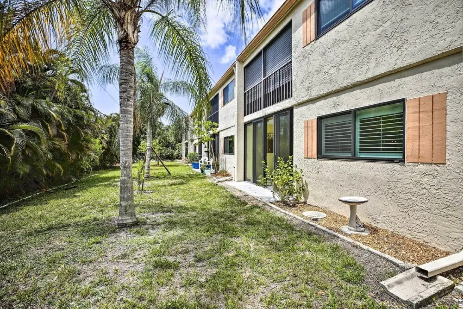 Cheery Condo With Pool Access: 3 Miles to Beach!