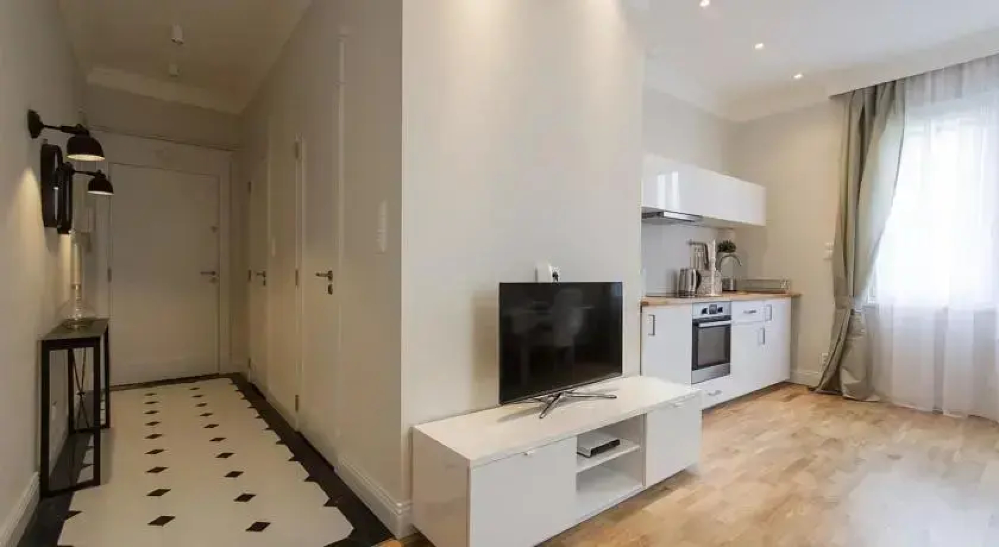 INApartments Peacock