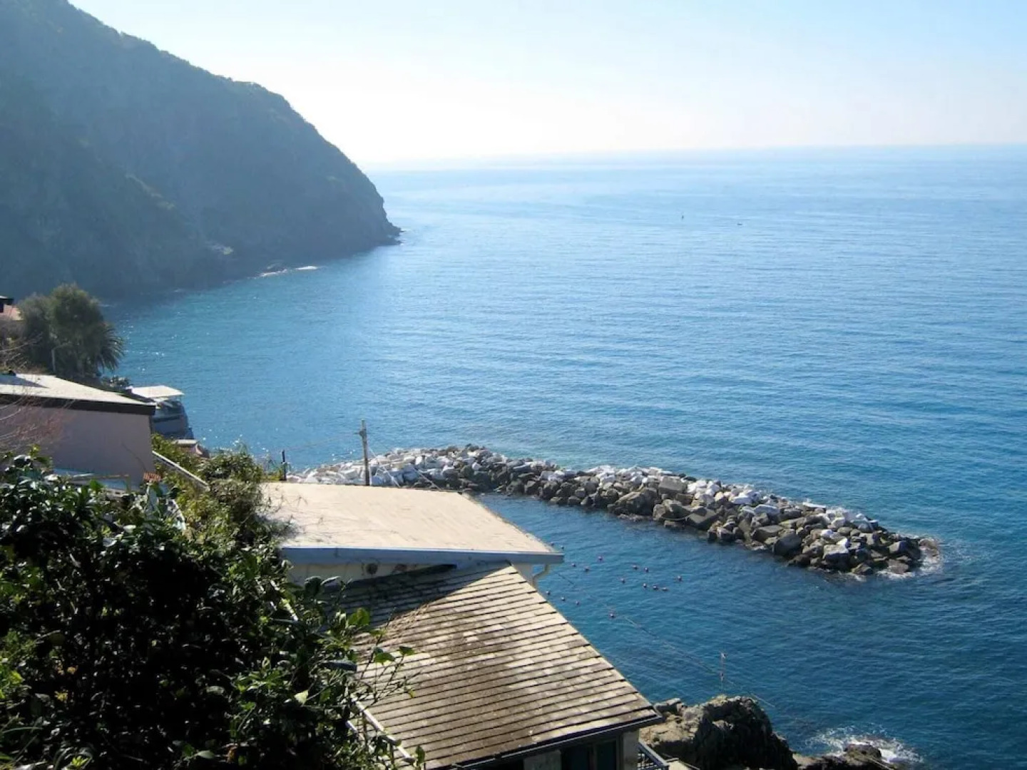 Cottage completely surrounded by a garden, away from traffic noise, close to sea