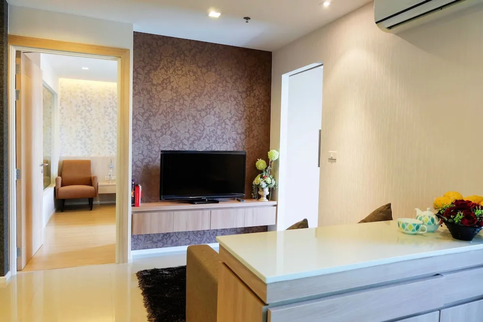 Kanyarat Lakeview Condominium by Wilai