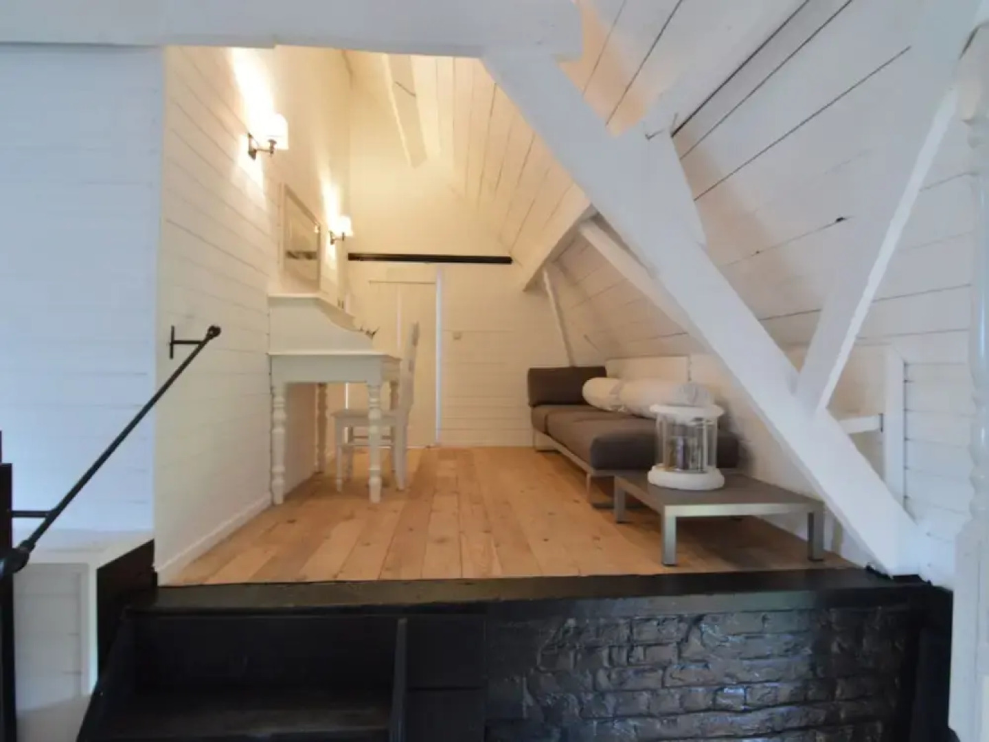 Pleasant Holiday Home in West Flanders with Enclosed Garden & Hot Tub