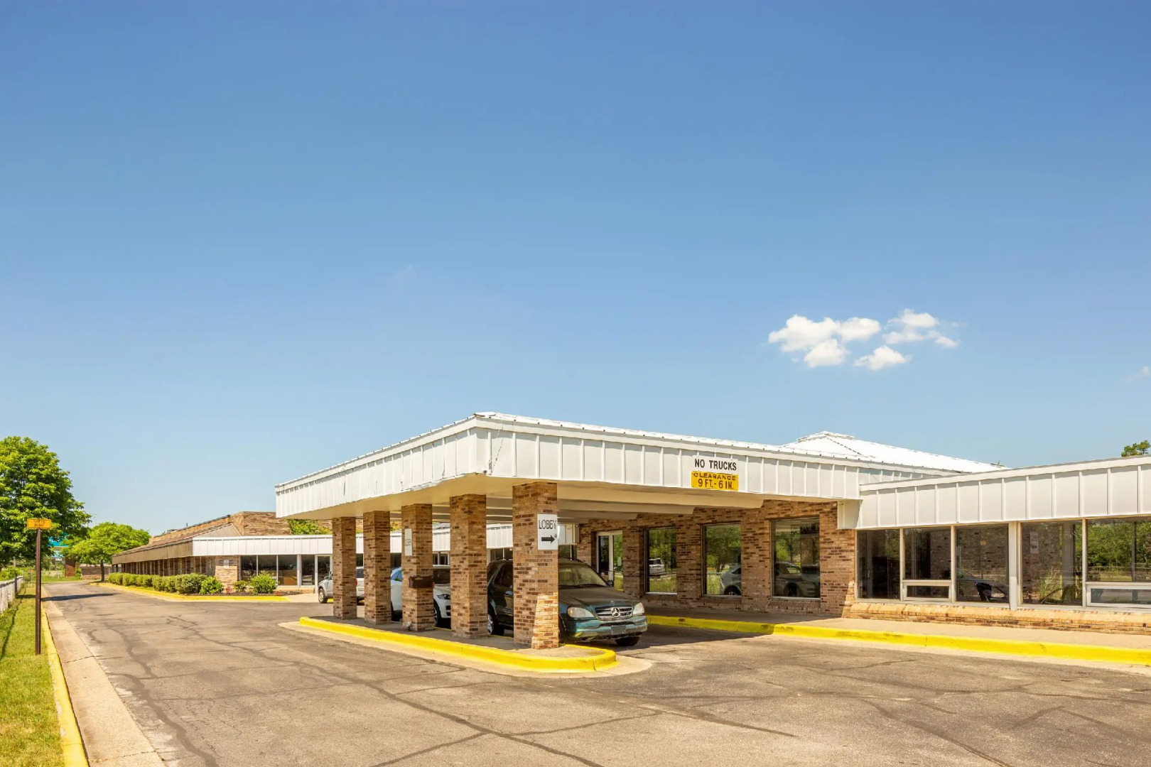 OYO Hotel Mona Lake Muskegon