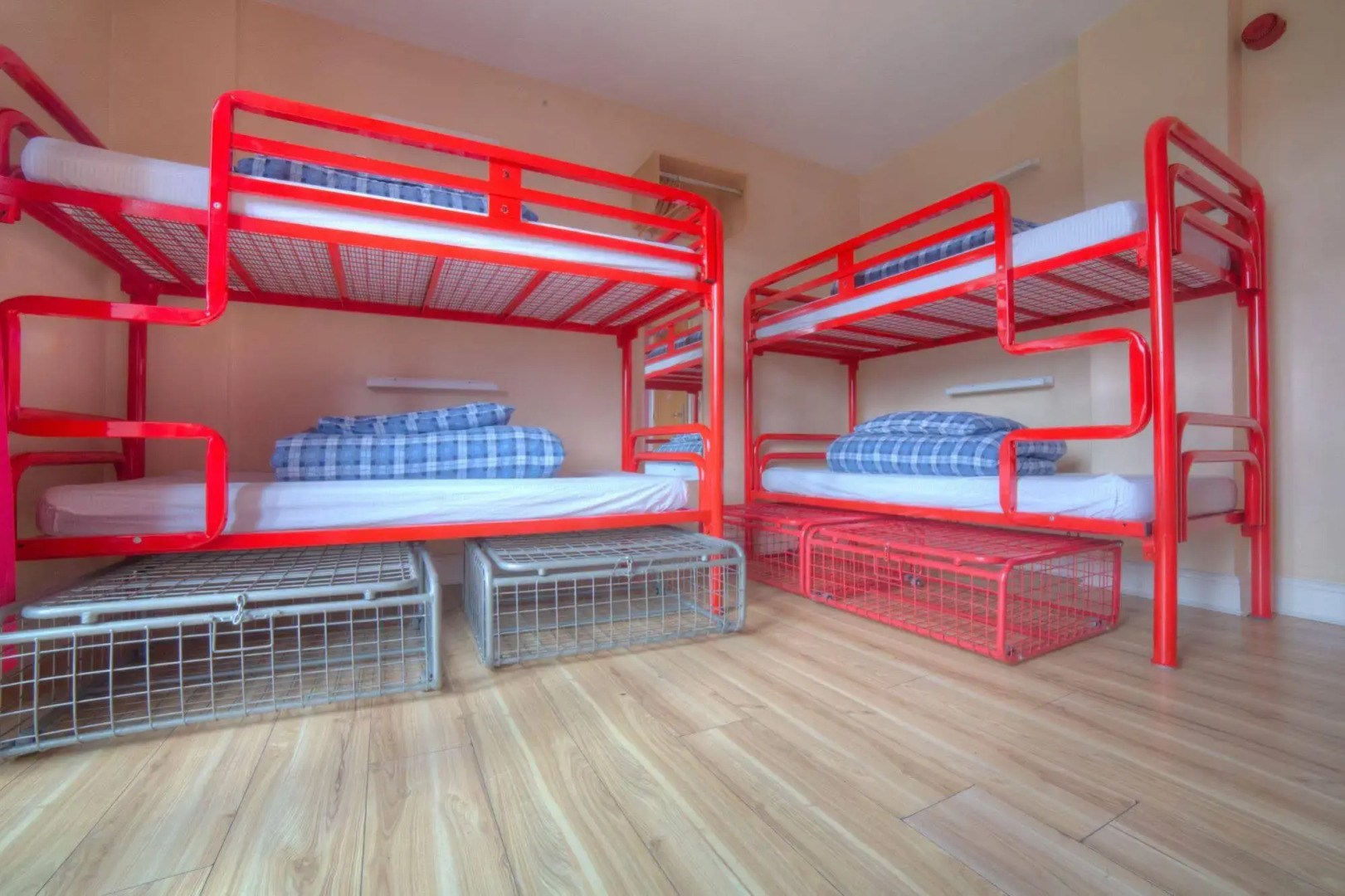 Snoozles Tourist Hostel