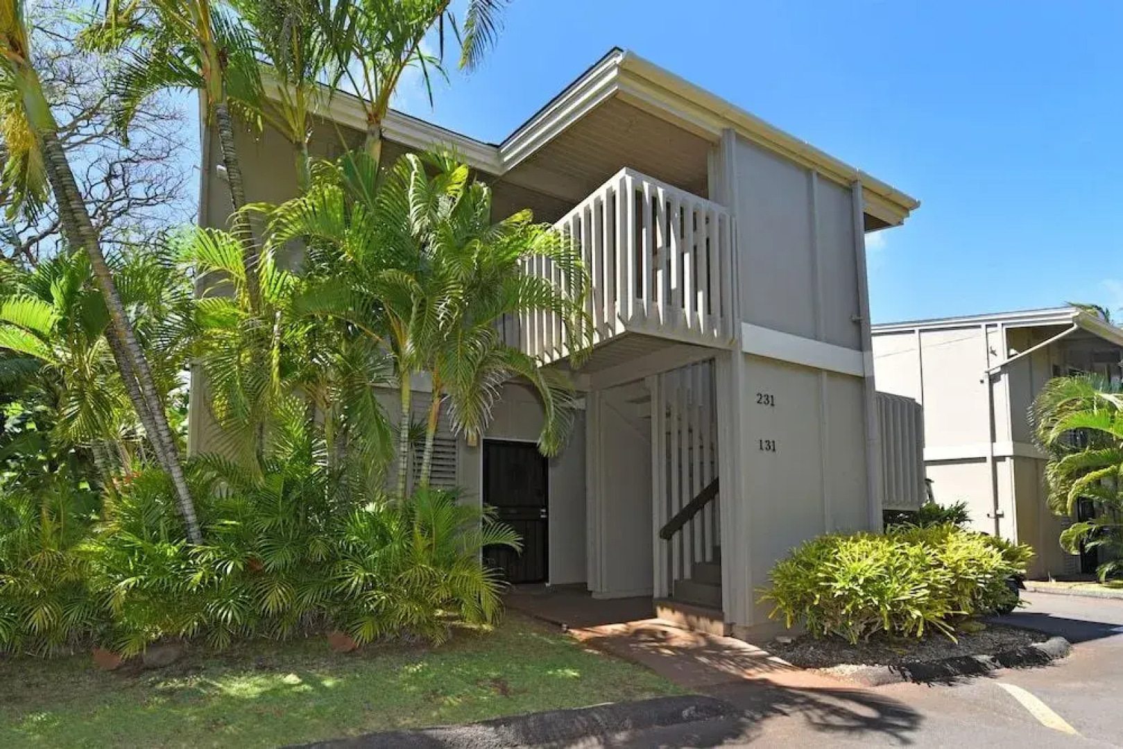 Pohailani 131 by RedAwning