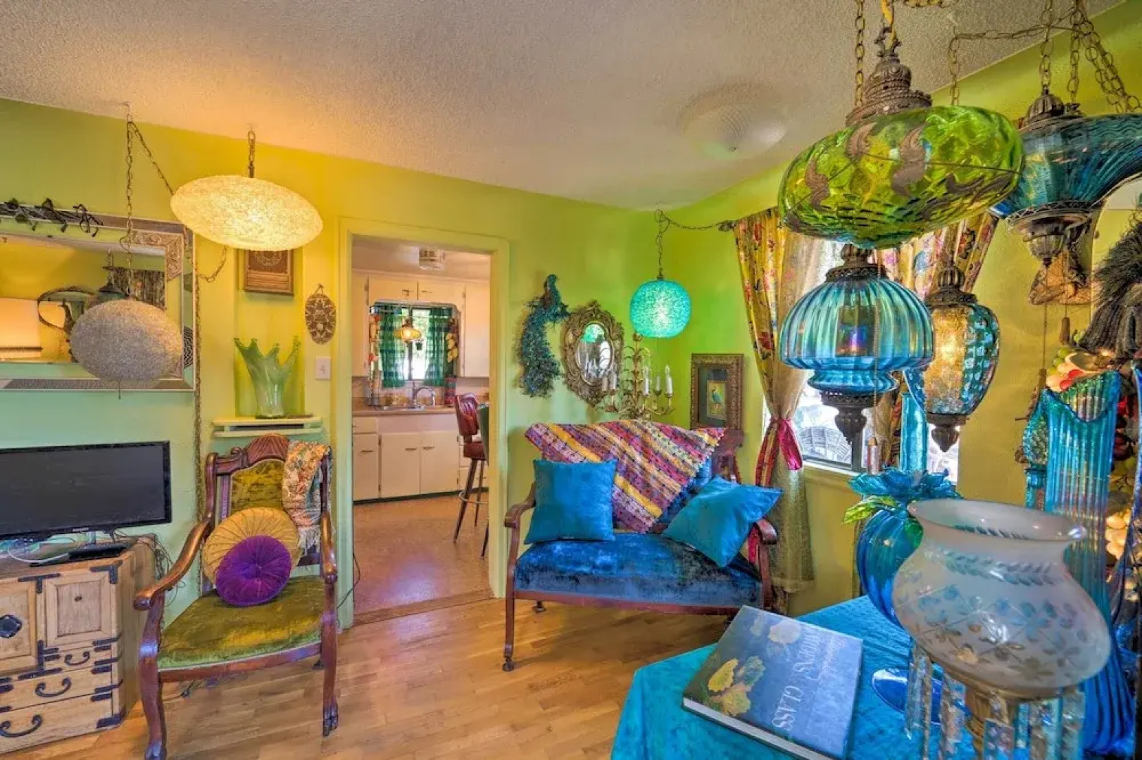 Walk to Olde Town - 1940 Vintage Bungalow!