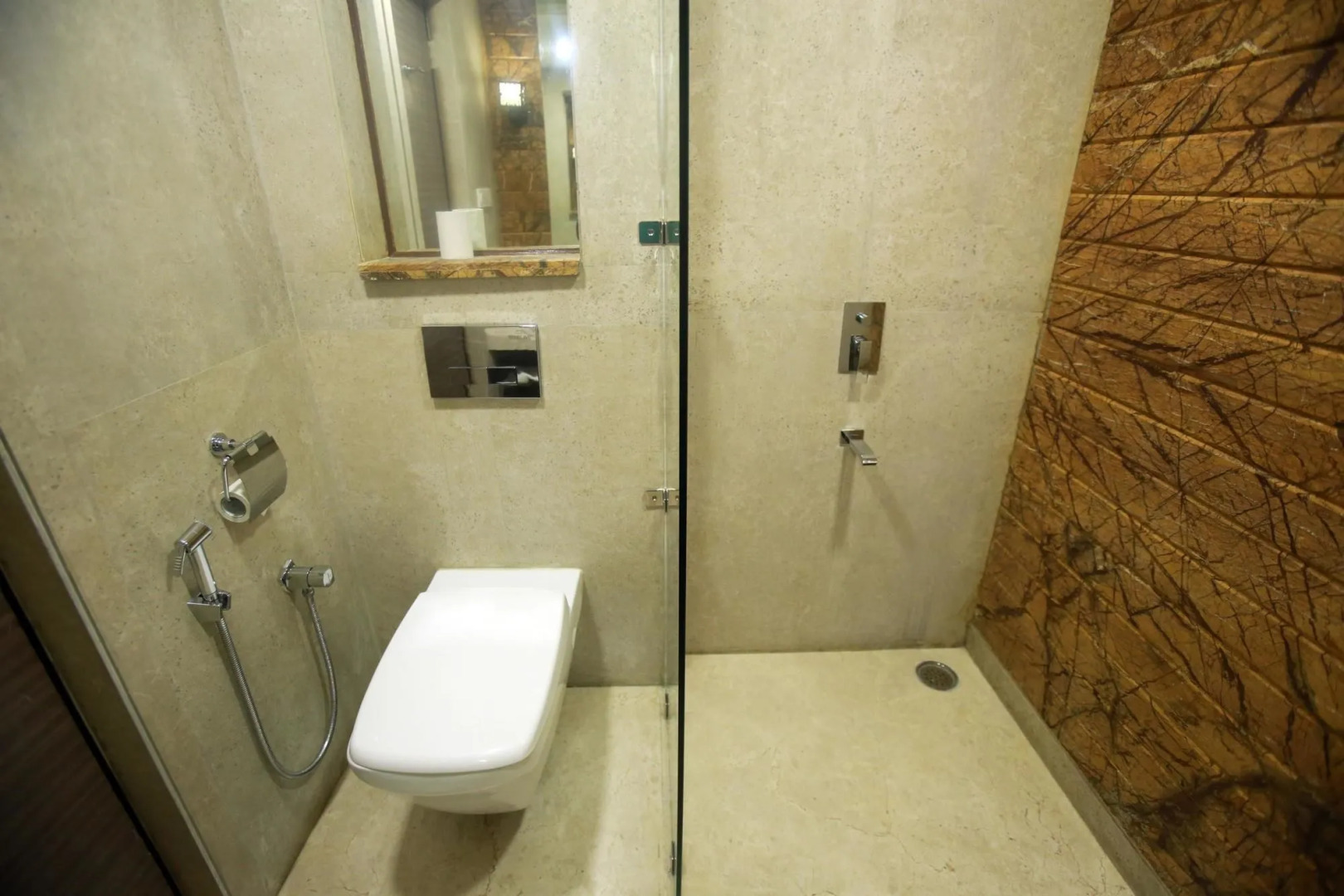 OYO 1395 Hotel Gandhi International