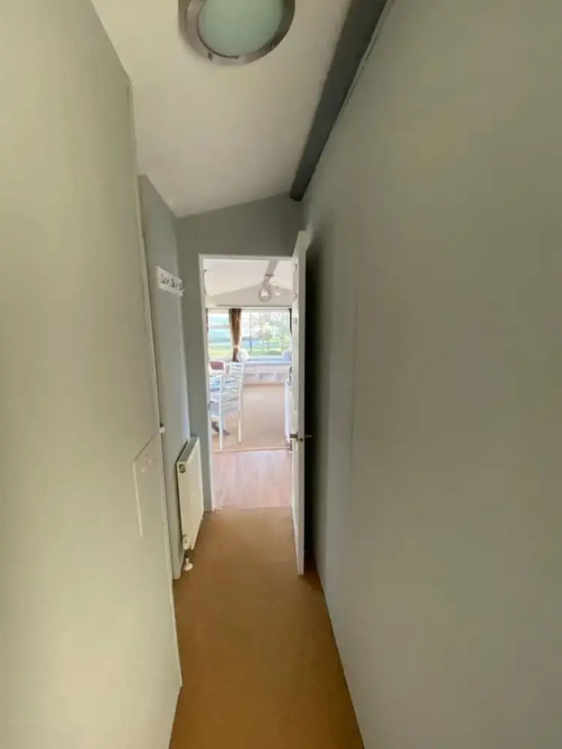 Immaculate 2-bed Static Caravan Near the Lake