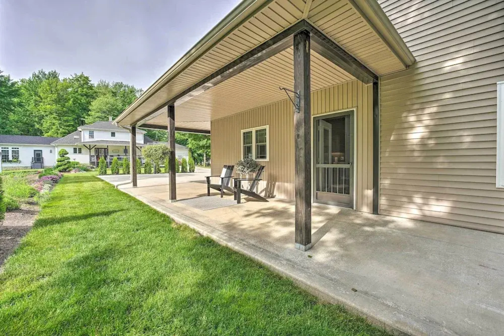 Shipshewana Guest House With Fire Pit!