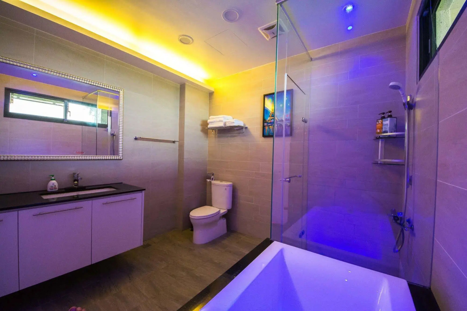 C'est La Vie No. 8 B&B