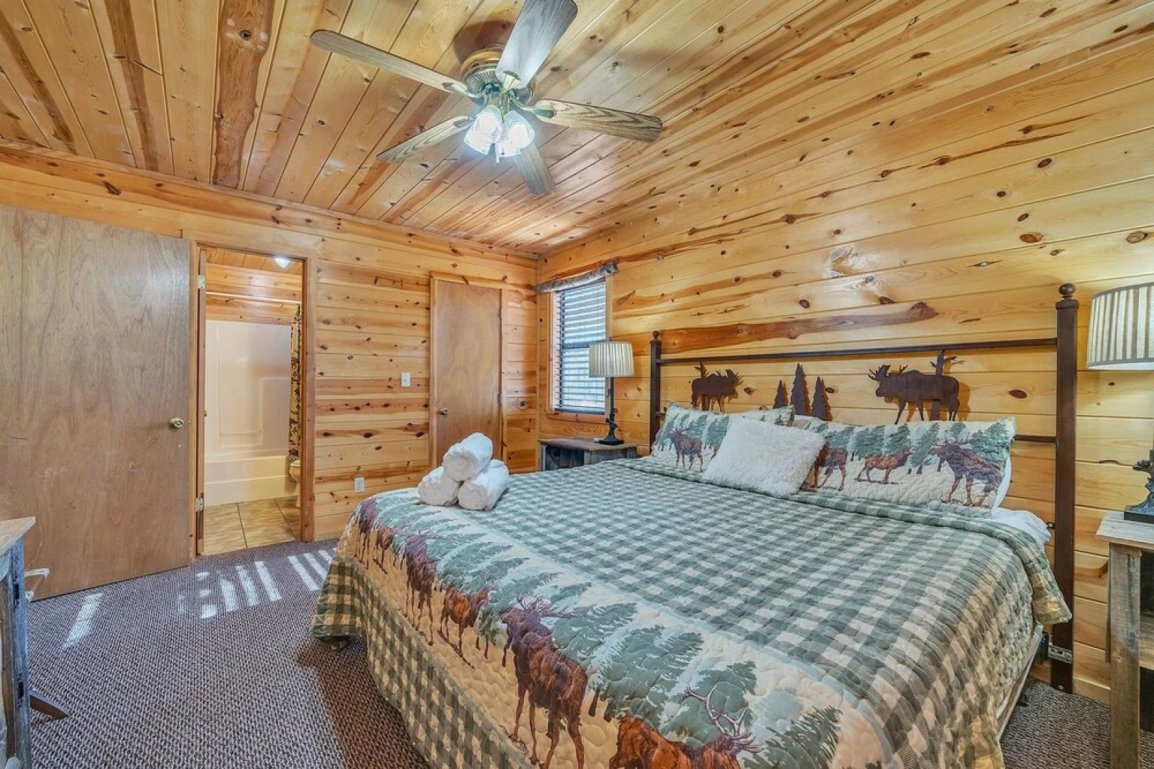 The Honeysuckle 2 Bedroom Cabin by Redawning